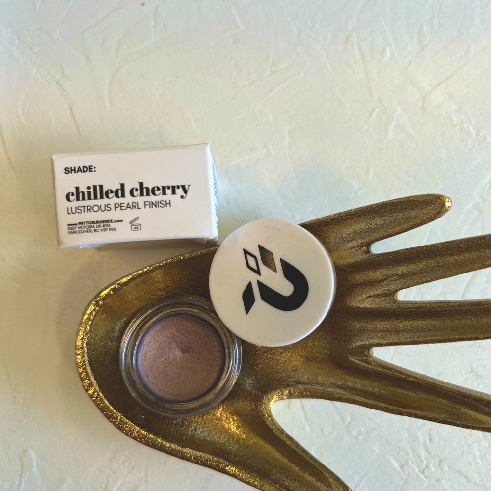 Phytosurgence Chilled Cherry Eyeshadow